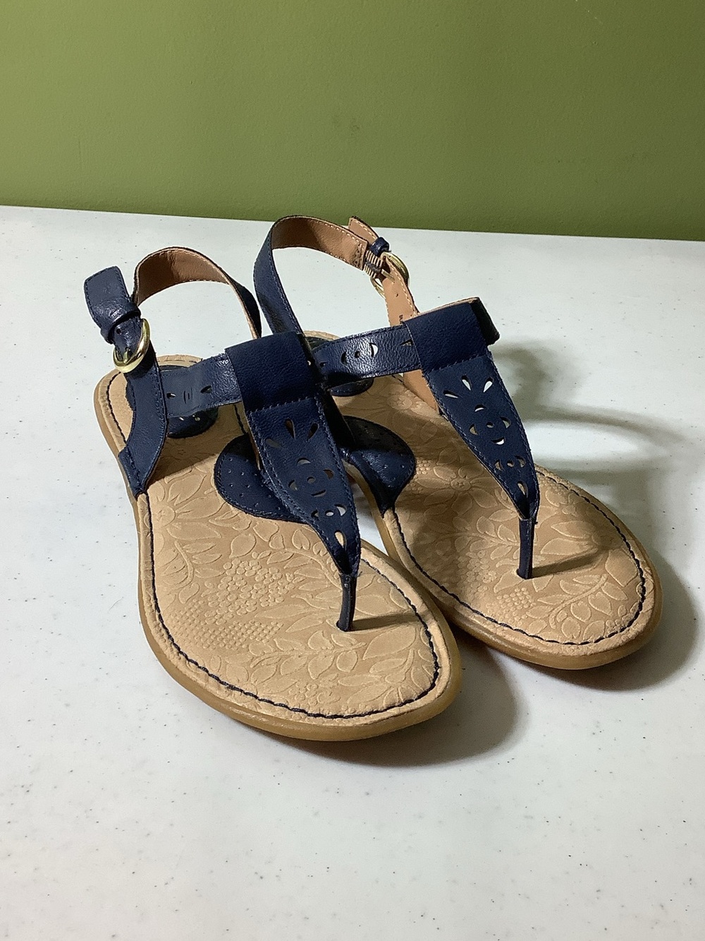 B.O.C. Navy thong sandals, size 8
